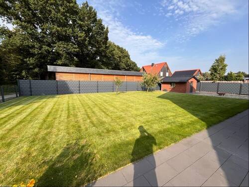 Blick in den hinteren Gartenbereich - 