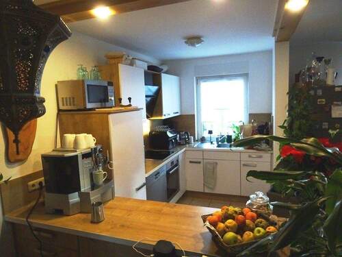 Moderne Küche mit Geräten - 4 Zimmer Etagenwohnung in Zapfendorf