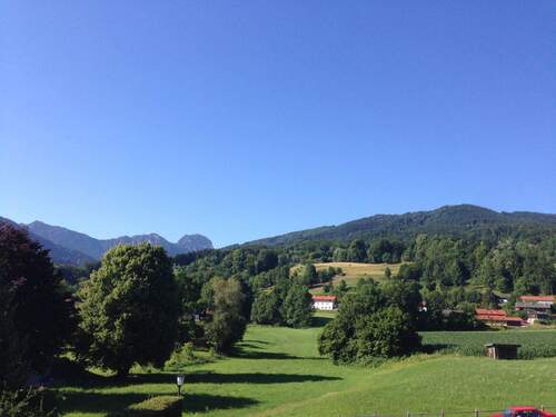 Blick vom Haus aus - Sonnige 2-Zi.-Wohnung mit unverbaubarem Bergblick - zur freien Nutzung