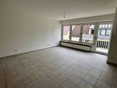 Wohnen und Essen mit Zugang zum Balkon - 