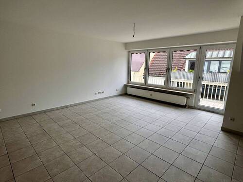 Wohnen und Essen mit Zugang zum Balkon - 