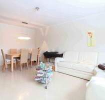 Vermietete, gepflegte Eigentumswohnung mit Loggia und Tiefgaragenstellplatz - Hamburg Rahlstedt