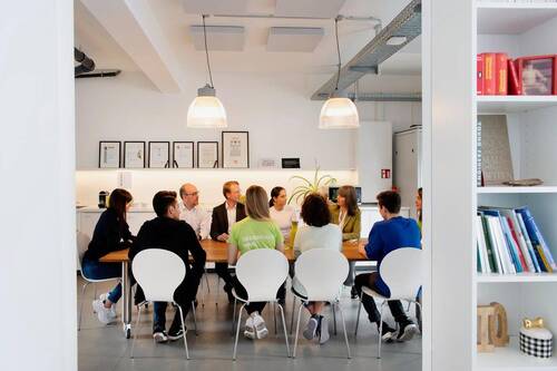 Besprechung - 