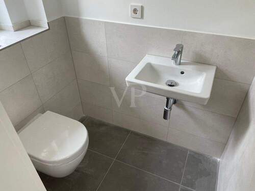 Gäste-WC im Erdgeschoss - 4 Zimmer Einfamilienhaus in Berlin