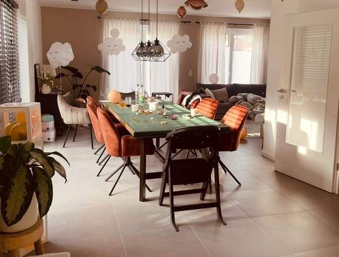 Essbereich mit offenem Übergang zum Wohnzimmer - 