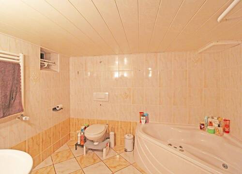 Badezimmer im Untergeschoss - 