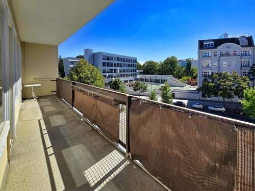 Riesiger Balkon/ Loggia - 