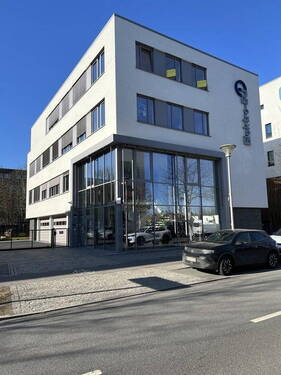 Straßenansicht - Helles Büro 32,63 m² nahe S-Bahn Adlershof - flexibel teilbar, ab 01.09.2026
