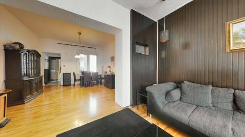 Wohnzimmer - 8 Zimmer Reihenmittelhaus zum Kaufen in Mönchengladbach