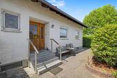 Hauseingang - Einfamilienhaus mit Garten, Garage & viel Potenzial in Eggenstein-Leopoldshafen