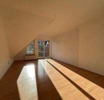 Schöne 4-Zimmer-Dachgeschosswohnung über 2 Etagen mit Balkon in schöner und ruhiger Wohnlage von Rudolstadt zu vermieten