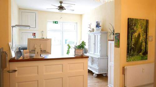 Rezeption, hinten zum 2. WC - 