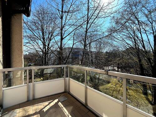 Balkon mit Blick ins Grüne - 