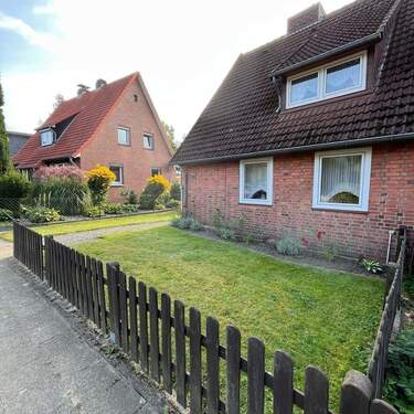 Vorgarten - 4 Zimmer Doppelhaushälfte in Schneverdingen