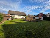 Garten & Hausansicht - +++ großes 2-FH mit rießigem Garten + !Grundstück bebaubar! + Einliegerwohnung im KG + Ötigheim +++