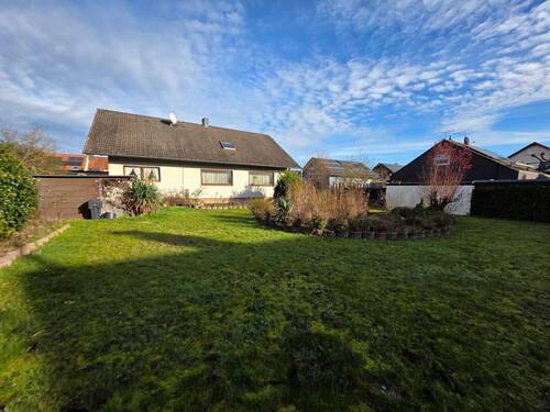 Garten & Hausansicht - +++ großes 2-FH mit rießigem Garten + !Grundstück bebaubar! + Einliegerwohnung im KG + Ötigheim +++