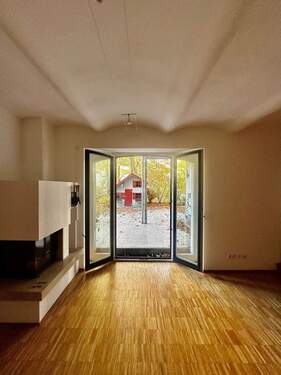 Wohnzimmer mit Kamin - 5 Zimmer Etagenwohnung zur Miete in Leipzig