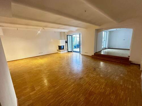 Wohnzimmer - 5 Zimmer Etagenwohnung in Leipzig