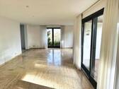 Wohnbereich mit viele Licht - 