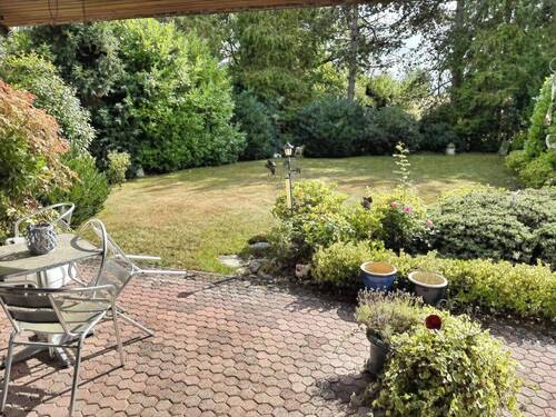 Große, teils überdachte Terrasse - 