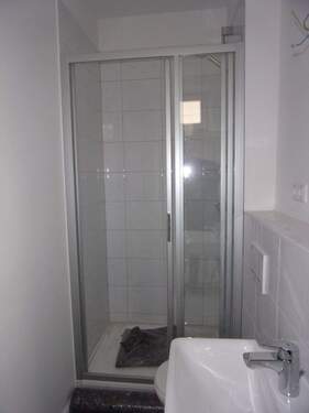 Duschbad mit WC und Fenster - 