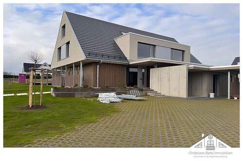 Hausansicht_Zufahrt - 5 Zimmer Doppelhaushälfte in Wismar