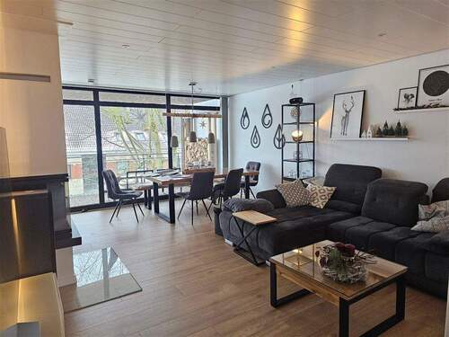 Wohn-Essbereich - Moderne 3-Zimmer-Wohnung mit Kamin & Loggia