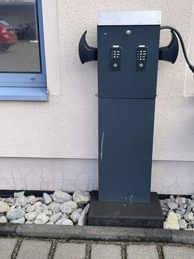 Ladestation mit Bedienelementen - 
