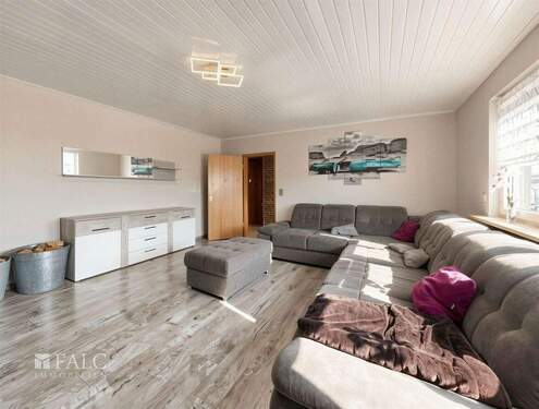 Wohnzimmer - 5 Zimmer Einfamilienhaus in Schürdt