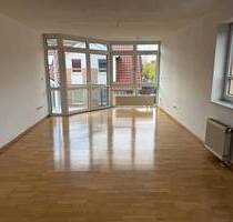 Attraktive 2-Zimmer-Dachgeschosswohnung mit Eckbalkon und Stellplatz in Hamburg Bergedorf