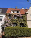 Strassenseitige Hausansicht - Ohne Makler - Ein- Mehrfamilienhaus mit Garten