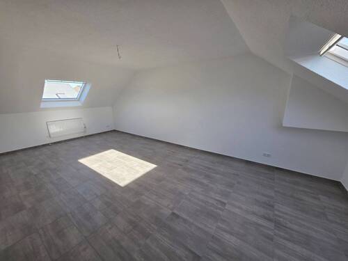 Wohnung DG - 1 Zimmer Mehrfamilienhaus, Wohnhaus in Rastatt