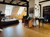 großes Wohnstudio mit Gaubenfenster zum Salzmarkt - 