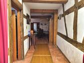 Flur im Erdgeschoss mit sichtbarem Fachwerk - 