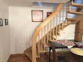 Holztreppe vom Erd- ins Obergeschoss - 