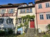 Charmantes Stadthaus mit Garten... die Ansicht vom Salzmarkt mit Hauseingang - 5 Zimmer Mehrfamilienhaus, Wohnhaus zum Kaufen in Königsberg