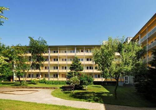 Aussenansicht - Gepflegte 3-Zimmer-Wohnung mit großem Balkon in Stadtparknähe, Nürnberg, Schoppershofstr. 74 - EG