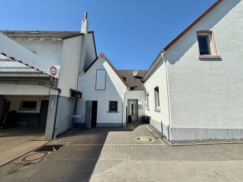 Mittleres ehemaliges Stallgebäude - Einfamilienhaus mit 240,00 m&sup2; in Bad Salzuflen zum Kaufen