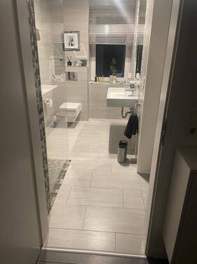 Vorderhaus 1. Badezimmer - 