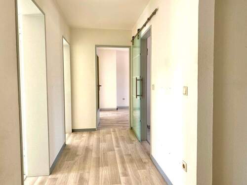Flur - 4 Zimmer Etagenwohnung in Kaiserslautern