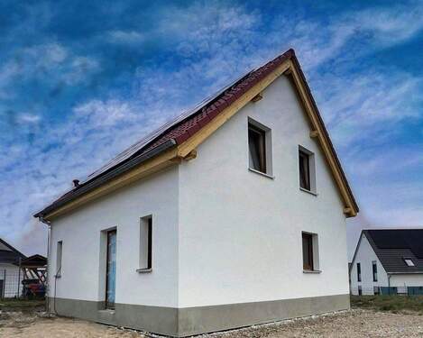 Seitenansicht - Einfamilienhaus inklusive Grundstück in Gierstädt** fertig !!!-nach KFW-40-Standard