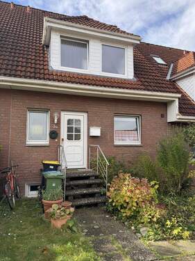 Hausansicht Vorderseite - 5 Zimmer Reihenmittelhaus zum Kaufen in Bad Nenndorf