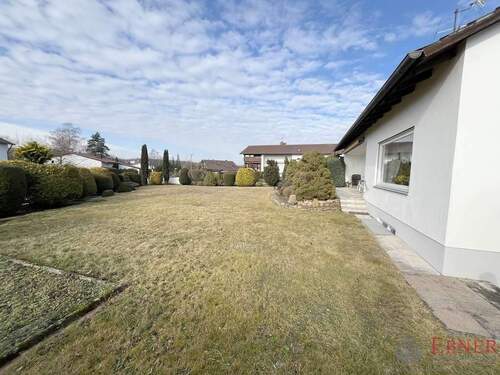 Garten - 6 Zimmer Mehrfamilienhaus, Wohnhaus in Roding