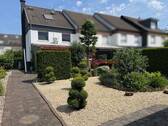 Rückansicht und Garten - Reihenendhaus mit viel Platz, Wintergarten und Garage - ideal für große Familien!