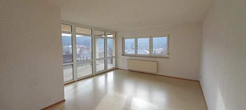 Wohnzimmer - Helle Zweiraumwohnung mit Weitblick in Jena-Zöllnitz