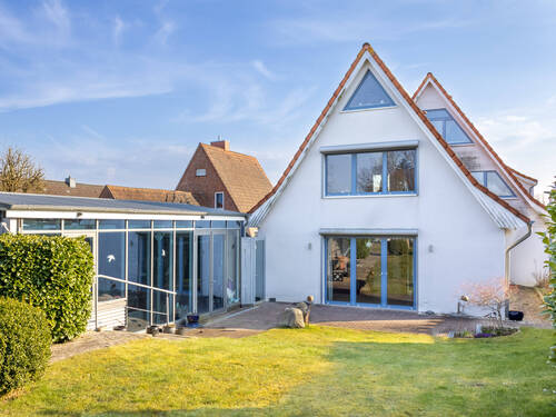 Hausansicht - Familienidyll mit großem Garten in Schönkirchen