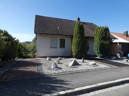 Einfamilienhaus mit Einliegerwohnung - Bezauberndes Einfamilienhaus mit Einliegerwohnung und viel Komfort