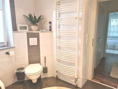 Badezimmer - 3 Zimmer Etagenwohnung zum Kaufen in Langenau