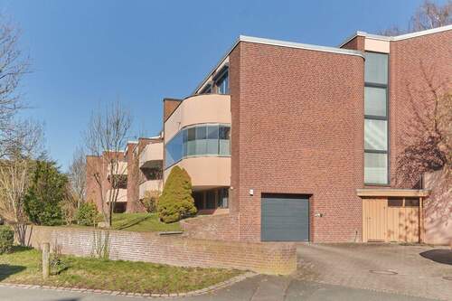 Tiefgaragenzufahrt - 