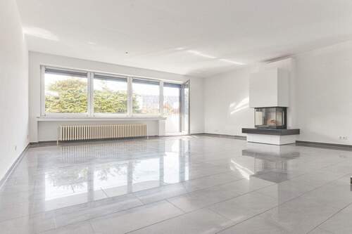 Wohnzimmer - 5 Zimmer Etagenwohnung zum Kaufen in Achim